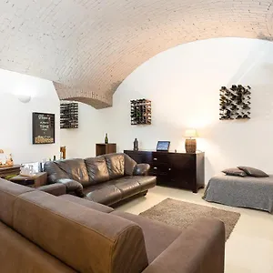 La Cantinetta Di - The Wine Cave In Appartamento